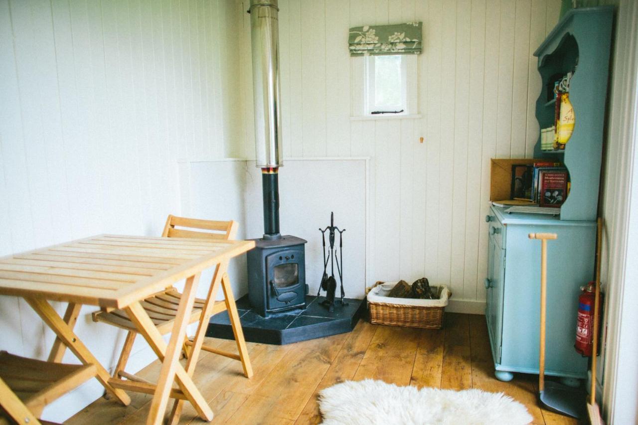 Snowdonia Shepherds' Huts คอนวี ภายนอก รูปภาพ